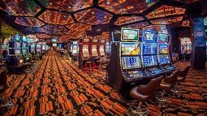 Pusat operasi rawit123 dengan studio multi-kamera live-dealer dan tim dukungan pelanggan